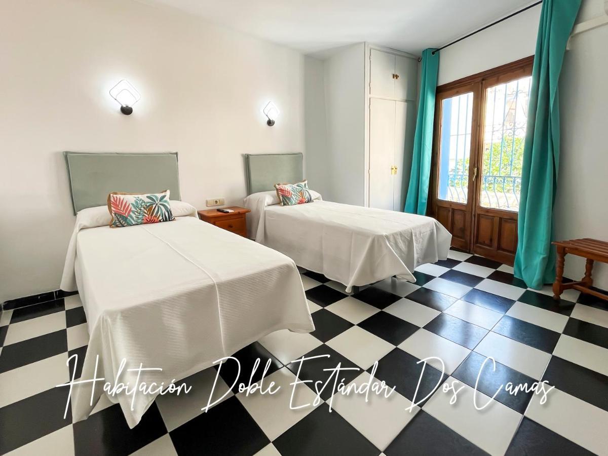 Micaela Charming Hostal ตอร์เรโมลิโนส ภายนอก รูปภาพ