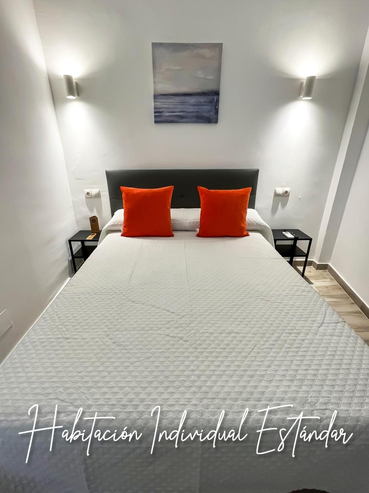 Micaela Charming Hostal ตอร์เรโมลิโนส ภายนอก รูปภาพ