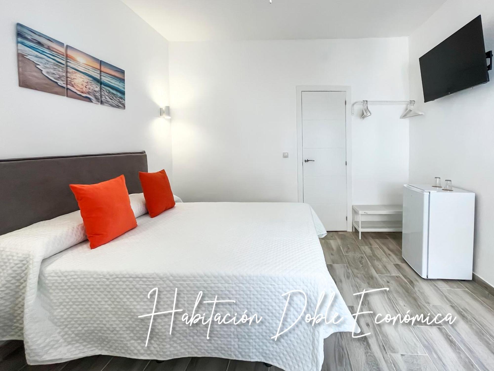 Micaela Charming Hostal ตอร์เรโมลิโนส ภายนอก รูปภาพ